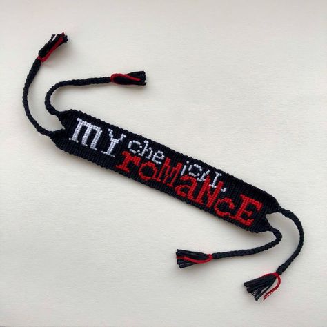 My Chemical Romance Crochet, Emo Friendship Bracelets, Fall Out Boy Friendship Bracelet, Mcr Bracelet Ideas, Mcr Bracelet Pattern, Metallica Bracelet Pattern, Emo Diy, Mcr Kandi Bracelets, Mcr Bracelet