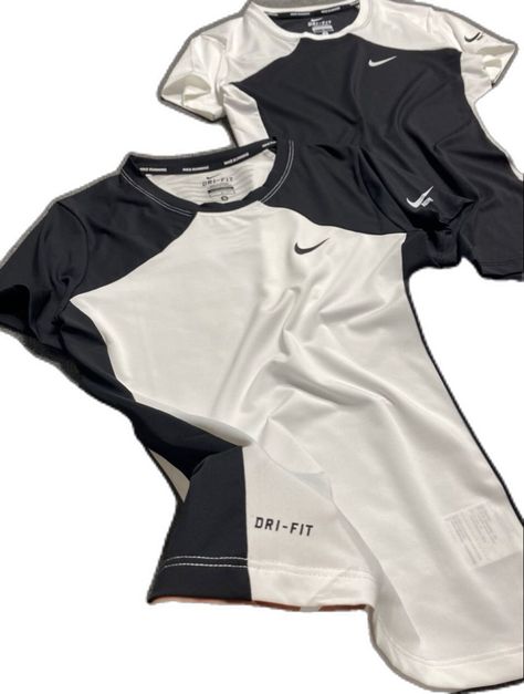 Sports Outfits Aesthetic, Adidas Workout Outfits, Gymwear Outfits, Sports Outfit, Sport Clothes, Fitness Wear Outfits, Volleyball Outfits, Simple Trendy Outfits, Sporty Outfits