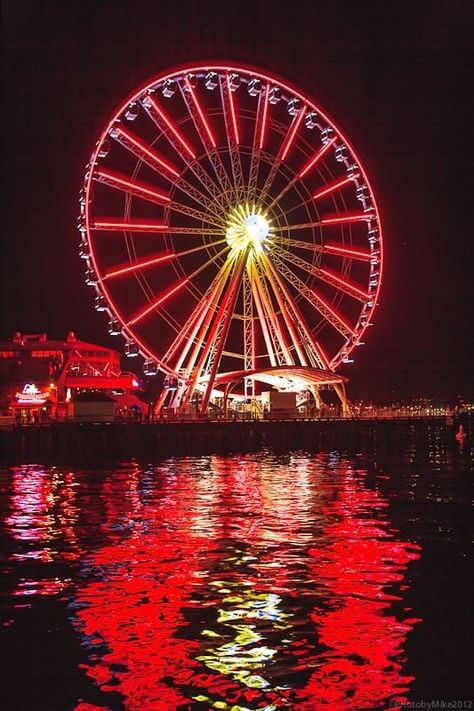 Red Ferris Wheel, Seattle Ferris Wheel, Aesthetic Rojo, Wallpaper High Quality, Ferris Wheels, Sleepless In Seattle, Pompe A Essence, Evergreen State, Carnival Rides