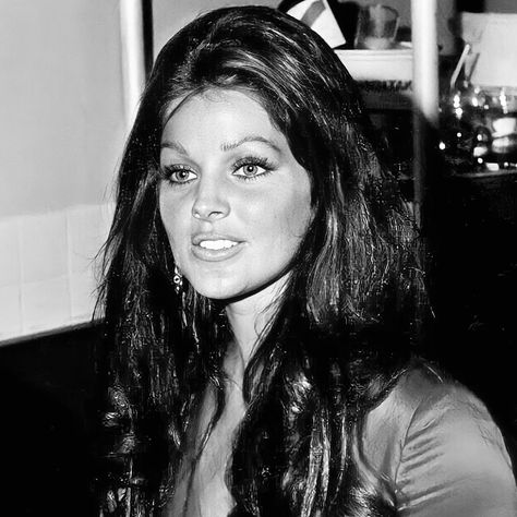 Priscilla Presley Hair, Priscilla Presley Style, Young Priscilla Presley, Dark Picture, Elvis Presley Priscilla, Riley Keough, Elvis And Priscilla, Priscilla Presley, Beauty Icons