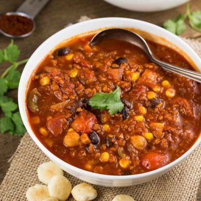 Slow Cooker Soy Chorizo Chili (Vegan, Gluten Free) - Veggie Chick Chorizo Chili Recipe, Chorizo Recipes Dinner, Trader Joes Vegetarian, Chorizo Chili, Chorizo Hash, Chili Vegan, Soy Chorizo, Vegetarian Soups, Vegetarian Chili Recipe