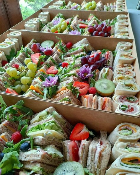 Ideas Para Picnic, Picnic Party Food, Tea Sandwiches Recipes, Country Garden Weddings, 1st Birthday Party Themes, Tea Sandwiches, Picnic Foods, Picnic Party, A Picnic