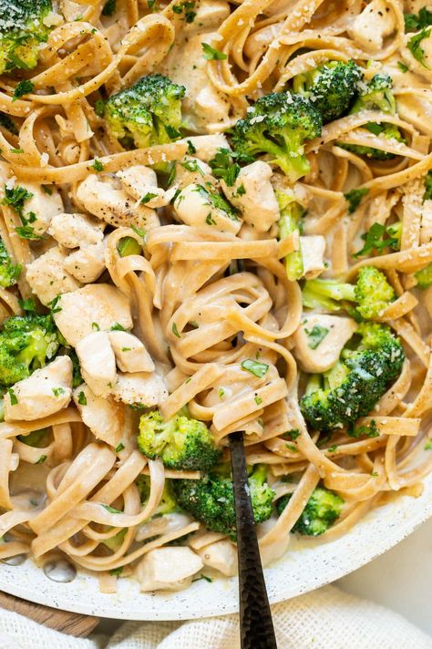 Enjoy this homemade Healthy Chicken Alfredo in under 30 minutes – it’s creamy, rich, and cheesy with just a fraction of the calories and fat in restaurant versions! Serve up the healthy alfredo sauce with whole wheat noodles and veggies for an instant family favorite! Healthy Fettuccine Alfredo, Healthy Alfredo, Veggie Alfredo, Spaghetti Squash Chicken Alfredo, Healthy Alfredo Sauce, Healthy Chicken Alfredo, Whole Wheat Noodles, Instant Family, Frozen Pasta