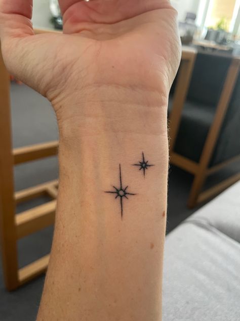 Small simple tattoo Simple Star Design Tattoo, Masculine Star Tattoo, Space Tattoos Small Simple, Hollywood Tattoo Ideas, Masculine Tattoos For Women, Shine Tattoo Ideas, Star Tattoo Simple, Calve Tattoos For Women, 2 Stars Tattoo