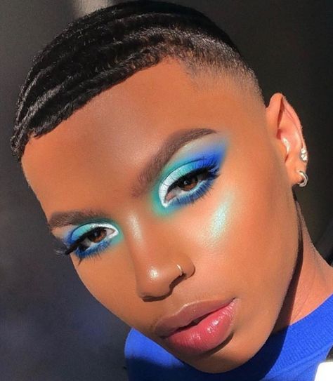 Eyeshadow Inspiration, Bold Eyeshadow, Make Up Designs, Blue Eyeshadow Looks, Blue Makeup Looks, Drag Make-up, Bold Eye Makeup, Bold Makeup Looks, Best Eyeshadow