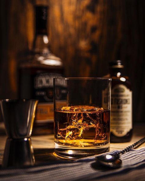 Whiskey Pictures, Bourbon Aesthetic, Bourbon Photography, Whisky Aesthetic, Wine Bottle Aesthetic, Laura Aesthetic, Ezra Aesthetic, Whisky Photography, Whiskey Aesthetic