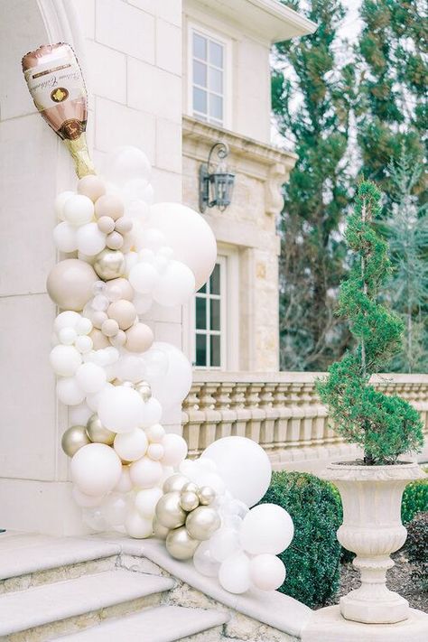 Modern Wedding Shower Decor, Engagement Party Balloons Arch, White And Champagne Balloon Arch, Engagement Party Ideas Balloons, Engagement Party Balloon Ring, Champagne Birthday Balloons, Bachelorette Party Ideas Balloons, Balloons For Engagement Party, Hen Do Balloon Arch