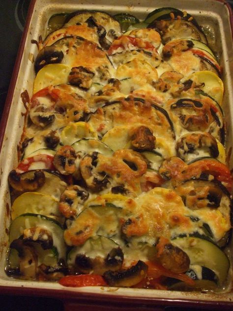 Summer Vegetable Bake : squash, eggplant, zucchini, tomatoes, peppers= summer goodness Zukini Recipes, Vegetable Bake, Italian Seasonings, Eggplant Zucchini, Bake Easy, Zucchini Tomato, Summer Vegetables, Grandparenting, Vegetable Casserole