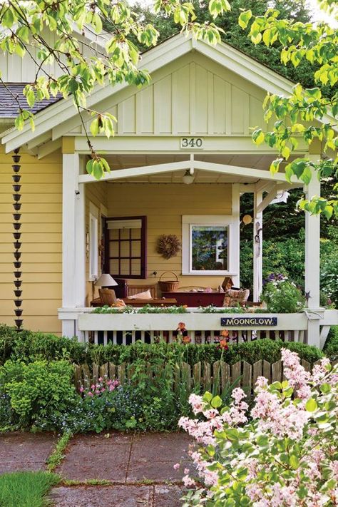 Enchanting Pocket Neighborhood Cottage - The Cottage Journal Cottages Exterior, Ross Chapin, Pocket Neighborhood, Cottage Journal, Co Housing, Urban Cottage, Classic Cottage, Country Cottage Decor, House With Porch