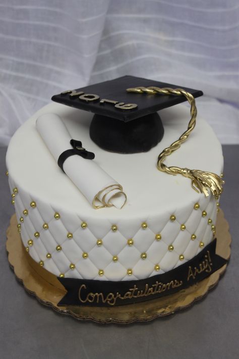 Congratulations cake Graduation Cake Designs, Congratulations Cake, Graduation Party Cake, Yoghurt Cake, Anniversaire Diy, Graduation Cupcakes, Magic Cake, Salty Cake, Graduation Cake