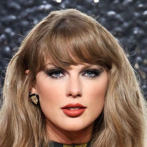 The Swiftie Castle 🏰 on Instagram: "Face card never declining." Taylor Swift Face Card, Taylor Swift Face, Taylor Swift Pfp, Instagram Face, Pfp Aesthetic, Face Card, Taylor Swift 13, Chile, Taylor Swift