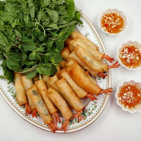 Vietnamese Shrimp Rolls, Spring Rolls Shrimp, Vietnamese Shrimp, Crawfish Recipes, Shrimp Spring Rolls, Fried Spring Rolls, Vietnamese Spring Rolls, Shrimp Rolls, Spring Roll Wrappers