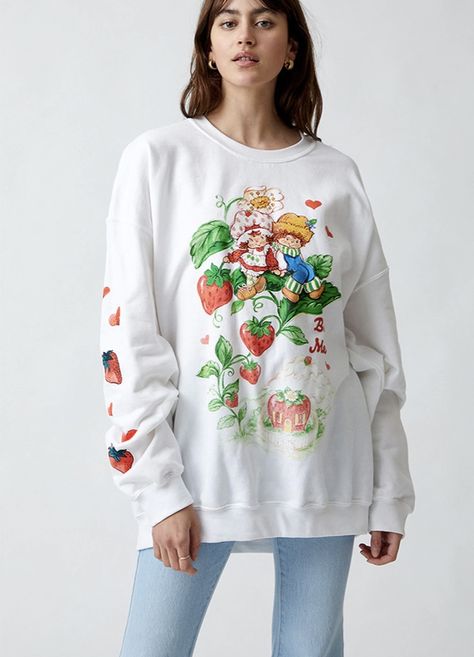 Strawberries Shortcake, Head Over Heels In Love, Color Sweatshirt, Pant Trends, Kids Styles, Aesthetic Shirts, Sweatshirt White, Head Over Heels, Be Mine