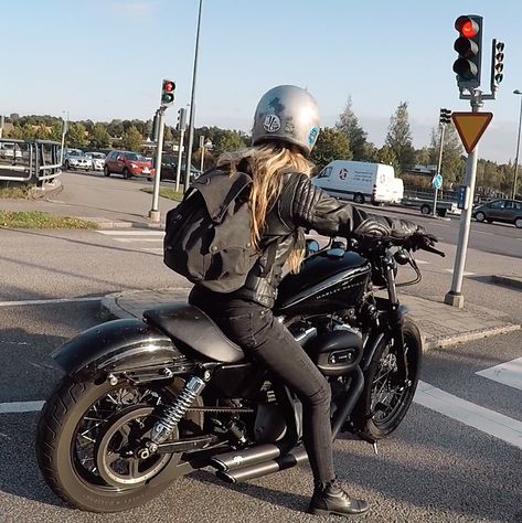 Sportster girl! @idaliol #nightster #bobber #motorcycle #harleydavidson #hd #girl #women #biker #bikersofinstagram #bikers #sportster Harley Davidson Bobber, Harley Davidson Birthday, Harley Davidson Roadster, Harley Davidson Crafts, Мотоциклы Harley Davidson, Harley Davidson Fatboy, Classic Harley Davidson, Harley Davidson Chopper, Indian Motorcycles