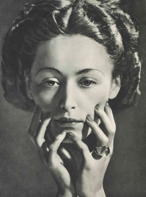 MAN RAY (1890-1976), Dora MAAR Man Ray Photos, Man Ray Photography, Paul Eluard, Dora Maar, Man Ray, Great Photographers, Vintage Portraits, Photo Reference, Surreal Art