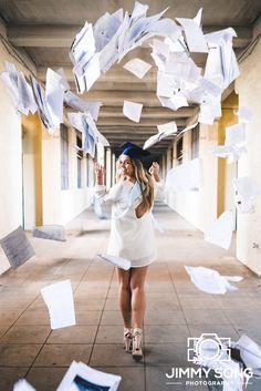 Masters Graduation Pictures, Graduation Pic Ideas, Nursing Graduation Pictures, Masters Graduation, College Graduation Photoshoot, College Graduation Pictures Poses, College Graduation Photos, Phd Graduation, Graduation Photography Poses