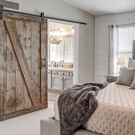 Bar Door, Western Bedroom Decor, Barn Style House Plans, Rustic Luxe, Dream Life House, Groove Design, Dekor Diy, Barn Style House, Dream House Interior