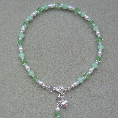 Pastel Green and White Beaded Anklet £6.00 Green And White Beads Necklace, Green And White Beaded Bracelet, Small Bracelet Patterns, Green Bracelet Beads, Green Bracelet Ideas, Beaded Bracelets Green, Small Beaded Bracelets, Summer Jewelry Diy, Beads Craft Kids