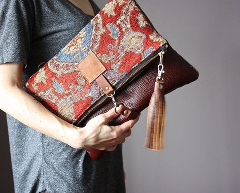 Carpet leather bag Large Leather foldover Diy Sy, Sac Diy, Brown Clutch, Large Leather Bag, Tapestry Bag, Carpet Bag, Boho Bags, Styl Boho, Leather Clutch Bags