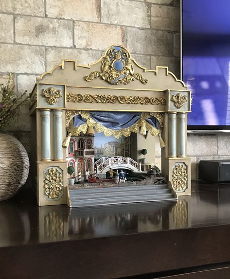 Miniature Theater Stage Design, Theater Diorama, Diorama Theater, Theater Miniature, Theatre Crafts, Old Fashioned Toys, Puppet Theaters, Toy Theatre, Cardboard Design