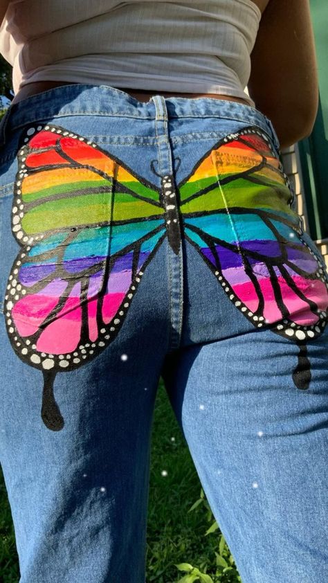 Distressed Jeans Diy, Painted Jeans Diy, Diy Distressed Jeans, Butterfly Jeans, Summer Birthday Outfits, Painted Clothes Diy, 2000s Fashion Trends, Diy Jeans, Cute Clothing