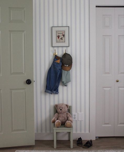 Striped Wallpaper Nursery, Striped Nursery, Vintage Kids Room, Kids Rooms Inspo, Kids Shared Bedroom, Stripe Wall, Boys Room Design, Nursery Room Design, Boy’s Room