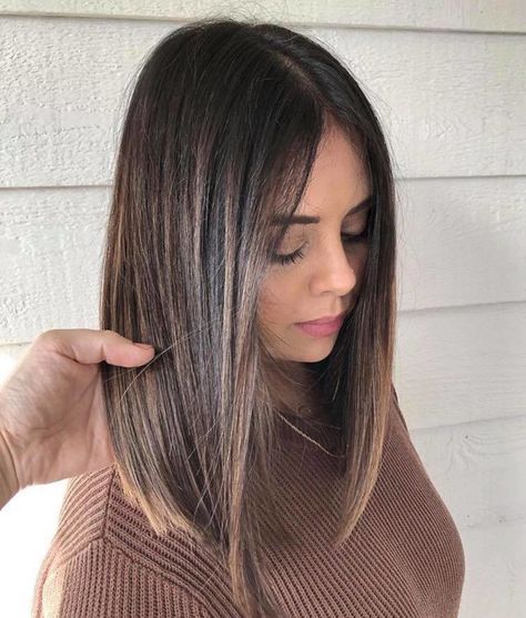 Hair Ideas For Brunettes Straight, Hair Color Styles For Straight Hair, Hair Colour In Short Hair, Long Bob Baylage, Best Highlights For Straight Hair, Short Hair Color Ideas Straight, Hair Color For Short Straight Hair, Highlights Brown Hair Straight Short, Hairstyles For Short Forehead For Women