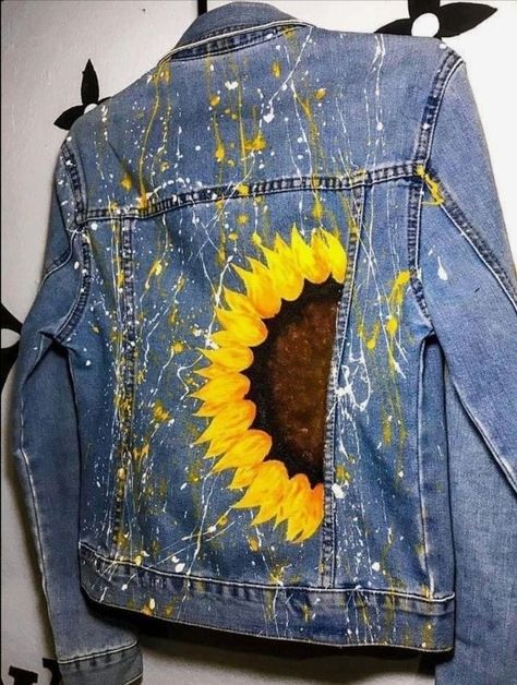 Denim Jacket Diy Paint, Jean Jacket Diy, Jean Diy, Painted Clothes Diy, Diy Denim Jacket, Haine Diy, Fabric Painting On Clothes, Hand Painted Denim Jacket, Embellished Denim Jacket