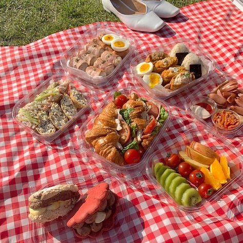 ˗ˏˋ 𝗉𝗂𝗇𝗍𝖾𝗋𝖾𝗌𝗍: 𝗌𝗏𝗇𝗇𝗒𝖻𝗏𝖼𝗄𝖾𝗍 ˊˎ˗ Picnic Date Food, Picnic Inspiration, Date Recipes, Picnic Birthday, Picnic Date, Perfect Picnic, Picnic Food, Think Food, Picnic Foods