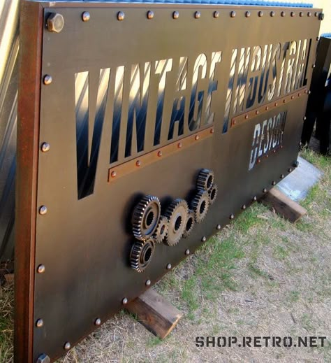 French Industrial Decor, Ideas Negocios, Industrial Decor Kitchen, Industrial Signs, Industrial Shop, Industrial Signage, Metal Ideas, Food Courts, Industrial Bookshelf