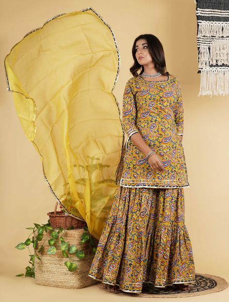 Cotton Garara Suit, Sarara Dress Design, Cotton Garara, Sarara Dress, Long Skirt Outfits For Summer, Gharara Designs, Colour Palate, Kurta Lehenga, Simple Dress Casual