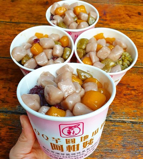 Grandma Lai's Taro Balls in Jiufen Taiwan Street Food, Taiwanese Breakfast, Taipei Food, Street Food Design, Chinese Street Food, Japanese Street Food, Taiwan Food, Asian Street Food, Taiwanese Food