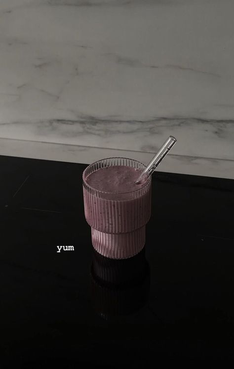 Smoothie Glass Aesthetic, Berry Smoothie Aesthetic, Smoothie Aesthetic Photo, Smoothies Aesthetic, Berries Smoothie, Smoothie Aesthetic, Balance Food, Smoothie Glass, Aesthetic Glasses