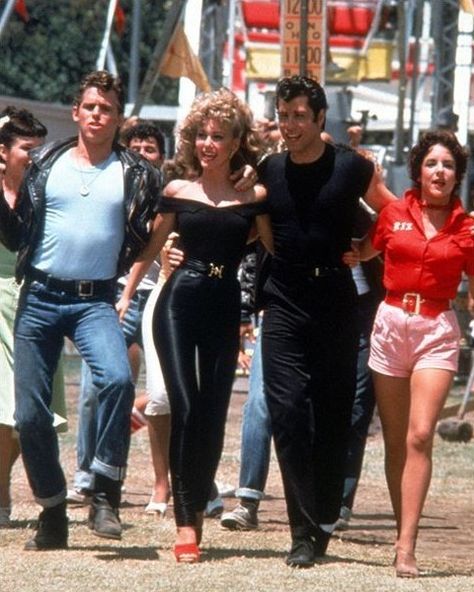 Greese Costumes, Sandy Grease Outfit, Grease Couple Costumes, Greece Movie, Grease Halloween Costumes, Female Joker Costume, Grease Outfits, Grease Costume, Iconic Halloween Costumes