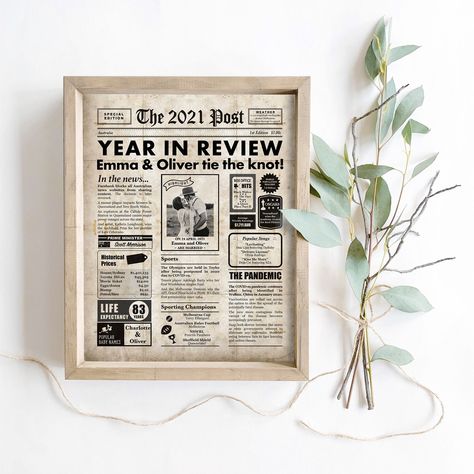 The perfect ‘paper’ anniversary gift is here! This nostalgic digital poster features the couple on their wedding day alongside major news and events for the year of the wedding. Have a personalised file created for you! First Anniversary Ideas, Anniversary Gift Ideas For Him Diy, Newspaper Printable, Diy Anniversary Gifts For Him, Newspaper Poster, 75th Birthday Gifts, 2nd Anniversary Gift, Digital Newspaper, Engagement Presents