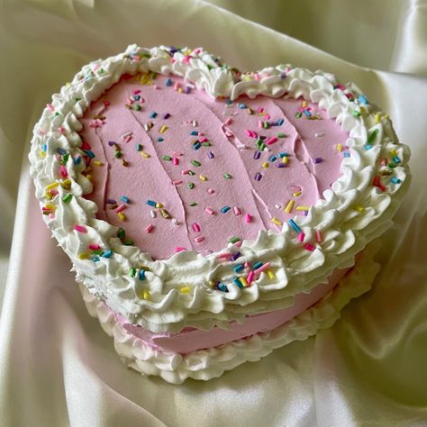 This heart-shaped, fake cake jewelry box comes fully frosted, so is looks like a real vintage cake! The item comes with fake bake sprinkles and can also be customized to have lace. This realistic fake cake box is hand frosted and piped with fake frosting and extra love. It contains a mirror and a divided pop-up drawer for better organization and is the perfect size for storing earrings, rings, and trinkets. An item both functional and decorative for display, it is the perfect birthday gift or gift for any special occasion, such as Valentine's Day, Mother's Day, Christmas, or an anniversary.  **Boxes are made to order, so slight variations may exist.** Fake Cake Jewelry, Fake Frosting, Cake Jewelry Box, Cake Jewelry, Faux Cake, Fake Bakes, Baking Decorating, Cupcakes Ideas, Surprise Cake