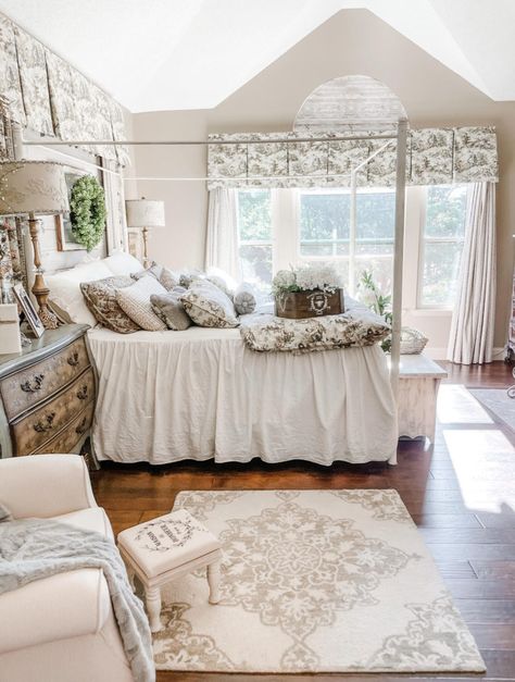 French Country Farmhouse Bedroom Ideas, French Colonial Bedroom, Country Farmhouse Bedroom Ideas, Old World Bedroom, Country Farmhouse Bedroom, Bedroom Style Ideas, Boho Master, Colonial Bedroom, French Country Bedroom