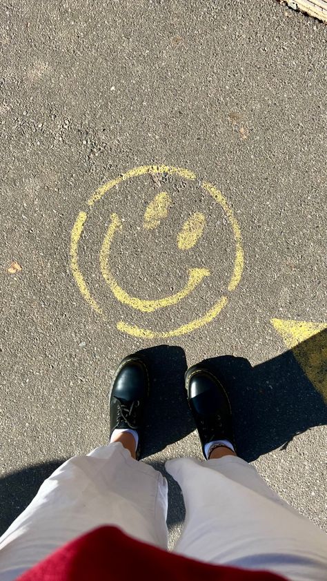 Smiley Aestethic, Smiley Face Drawing Aesthetic, Happy Fun Aesthetic, Smile Core Aesthetic, Smiley Face Astethic, Unaesthetic Photos, Fun Vibes Aesthetic, I Am Happy Aesthetic, Smiley Wallpapers Aesthetic