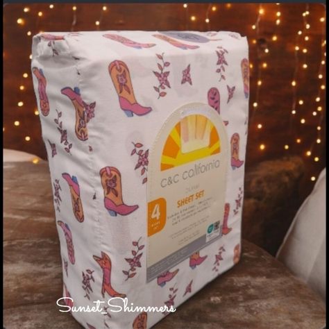 New In Package, 4 Piece Country Western Queen Bed Sheet Set By C&C California, See Photo For Sizes. Soooooo Cute! Girls Western Bedroom, Cowgirl Theme Bedrooms, Cowgirl Bedding, Girl Horse Room, Western Bed, Cowgirl Room, Horse Room, Cowgirl Decor, Horse Bedding