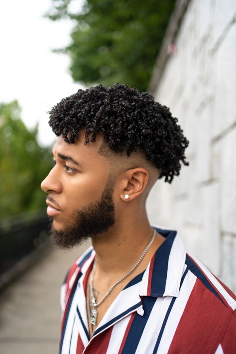 Waves Hairstyle Men With Design, Curls Hairstyles Men, Loose Curls Men, Short Curly Hair Men Black, Black Men Curly Hair, Twist Out Hairstyles, Black Men Curly Hairstyles, Mens Hairstyles Side Part, African Hair Cut