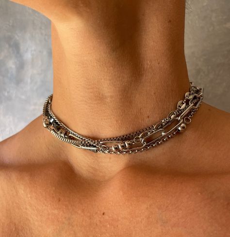 Necklaces Choker, Asymmetric Necklace, Metal Layered Chain Choker Necklace, Necklace Stacking, Layered Necklaces Silver Edgy, Chunky Chain Metal Layered Choker Necklace, Silver Necklaces Layered Goth, Grunge Metal Choker Necklace, Grunge Chokers