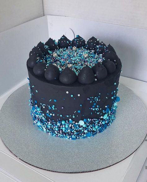 Black cake Black And Blue Birthday Cake, 14th Birthday Cakes Boy, Birthday Cake For Teen Boy, Cake For Teen Boy, Black And Blue Cake, Blue And Black Cake, Masculine Birthday Cake, Black Bday Cake, Blue Drip Cake