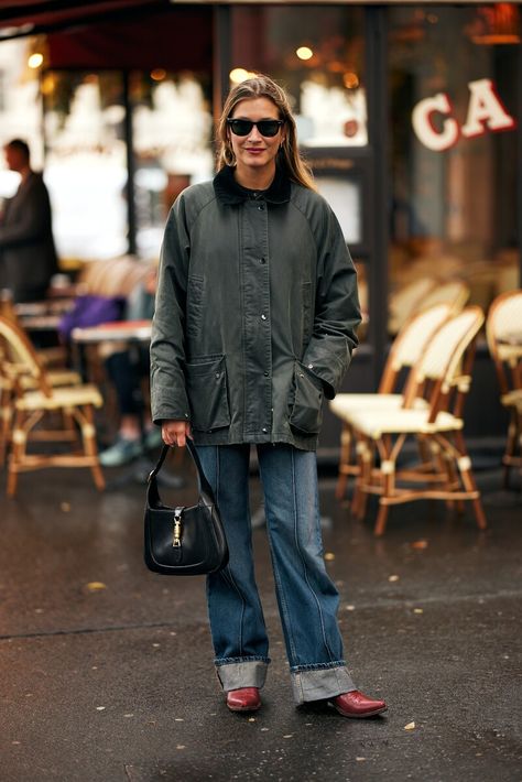 Dress Over Jeans, Midlife Fashion, Pfw Street Style, Maternity Nursing Clothes, Milan Fashion Week Street Style, Barn Jacket, Simple Fall Outfits, Winter Fashion Outfits Casual, Milano Fashion Week