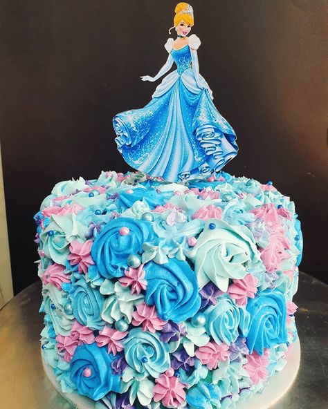 Cinderella Cake Design Images (Cinderella Birthday Cake Ideas) Princess Cinderella Cake Ideas, Cinderella Smash Cake, Pink Cinderella Cake, Lisa Cinderella, Cinderella Cupcake Cake, Cinderella Birthday Cake Ideas, Cinderella Cake Design, Cinderella Cake Ideas, Cinderella Birthday Party Cake