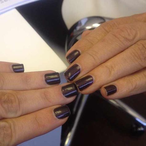 Kardashian Nails: Kim on left, Mom [Kris Jenner] on the right. Kim Kardashian Nails, Kardashian Nails, Hottest Nail Trends, Pretty Tips, Opi Colors, Metallic Nail Polish, Maroon Nails, Like Mother Like Daughter, Celebrity Nails