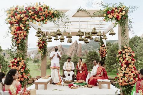 Hindu Outdoor Wedding Decorations, Mandap Designs Indian Outdoor, Indian Mountain Wedding, Nepali Wedding Decorations, Pheras Mandap, Outdoor Hindu Wedding, Indian Outdoor Wedding Decor, North Indian Wedding, Vidhi Mandap