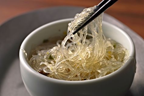 You can find glass or cellophane noodles in Asian markets. Usually made from mung beans, they have high carbs, but have no sugar, gluten, or fat. Korean Noodle Dishes, Clear Noodles, Glass Noodles Recipe, Salad Appetizer Cups, Vermicelli Recipes, Rice Noodle Recipes, Cellophane Noodles, Types Of Noodles, Asian Noodle Recipes