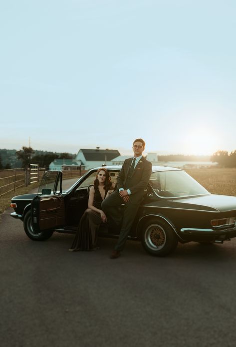 Wedding Car With Cans, Vintage Car Couple Aesthetic, Car With Couple Photography, Couples In Cars Photography, Car With Couple, Couples Car Shoot, Couple Photoshoot With Vintage Car, Couple Poses In Front Of Car, Car Prenup Shoot