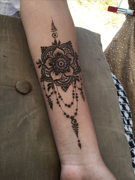 Henna Inner Arm, Inner Arm Henna Design, Henna Tatoos Ideas Arm, Henna Forearm Design, Henna Designs Till Elbow, Henna Hand And Arm, Henna Design Arm, Henna Designs On Arm, Henna Shoulder Tattoo