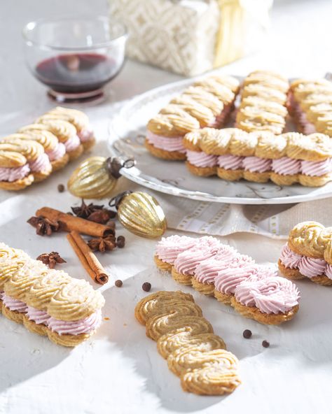 Viennese Sandwich Cookies Viennese Cookies, Cherry Preserves, Baking School, Mulling Spices, Types Of Desserts, Pastry Tart, Bread Cake, Sandwich Cookies, Breakfast Dessert